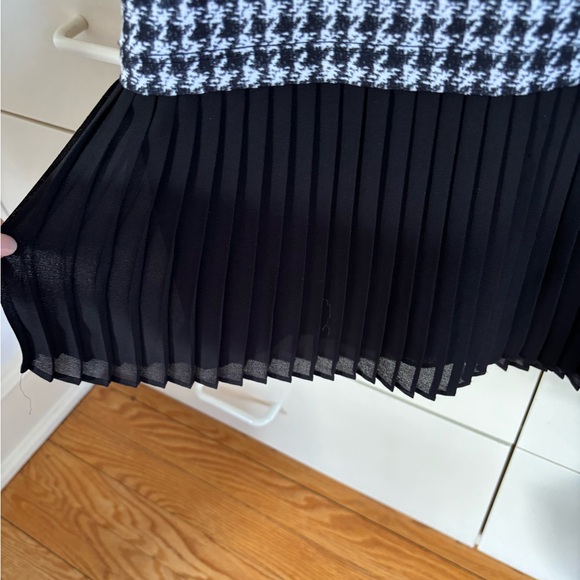 Black & White Houndstooth Long Sleeve Dress - Picture 5 of 5